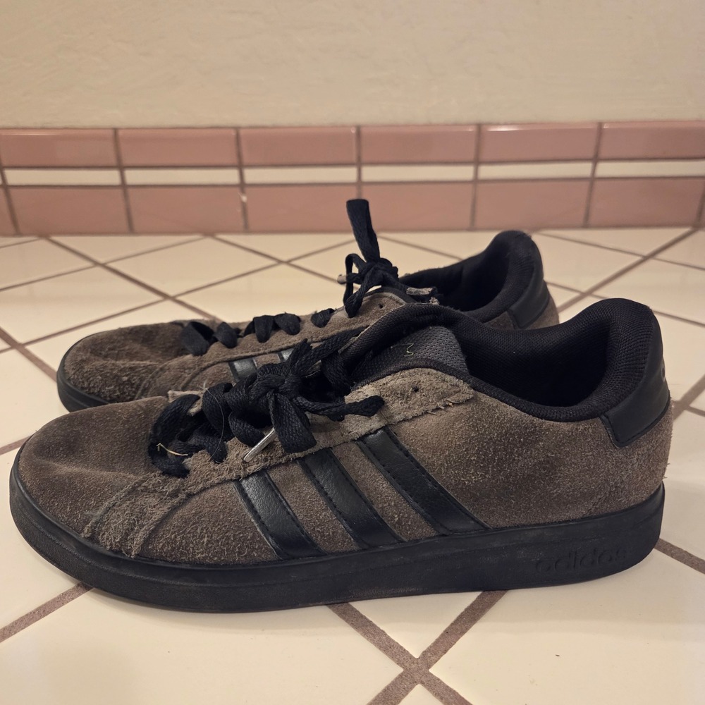Adidas Daily 3.0 Mens Sneakers Size 6 Dark Grey Black Suede Low Top FW7439